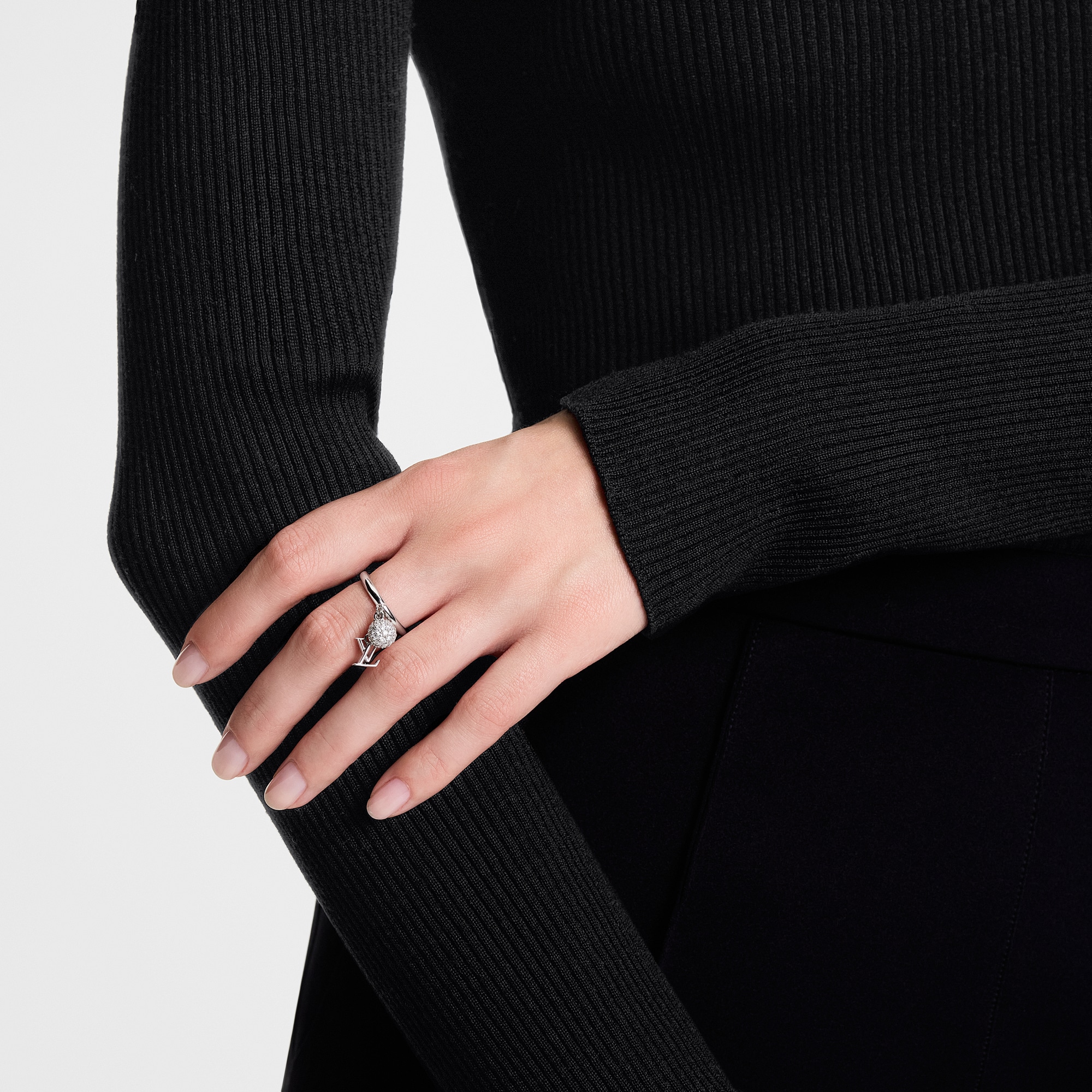 LV Iconic Louisa Strass Ring S00 - Women - Fashion Jewelry | LOUIS